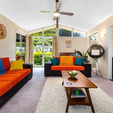 Retro 4 Bedroom Home, Warm And Welcoming, Quiet Location Porirua Exterior foto