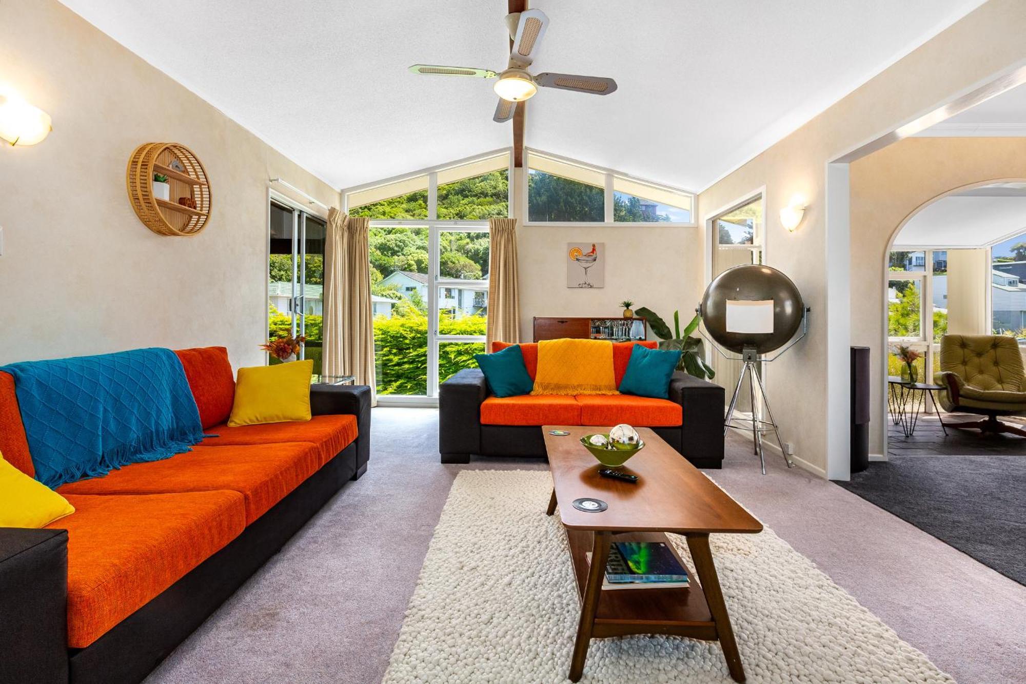 Retro 4 Bedroom Home, Warm And Welcoming, Quiet Location Porirua Exterior foto