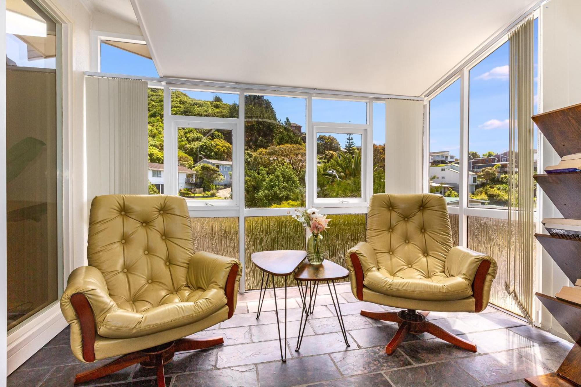 Retro 4 Bedroom Home, Warm And Welcoming, Quiet Location Porirua Exterior foto