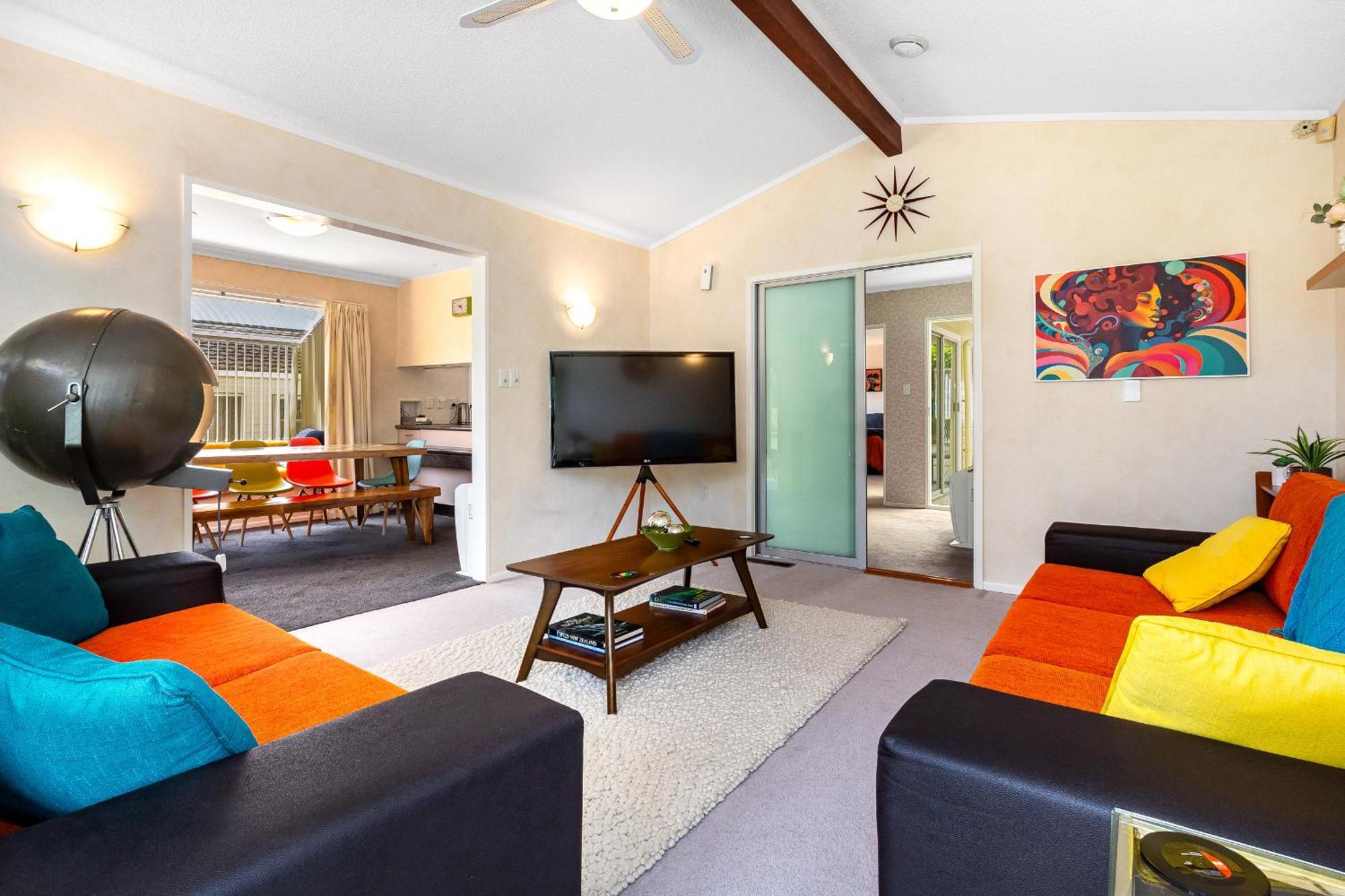 Retro 4 Bedroom Home, Warm And Welcoming, Quiet Location Porirua Exterior foto